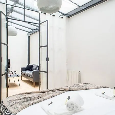 Design Loft Near Montmartre Paris